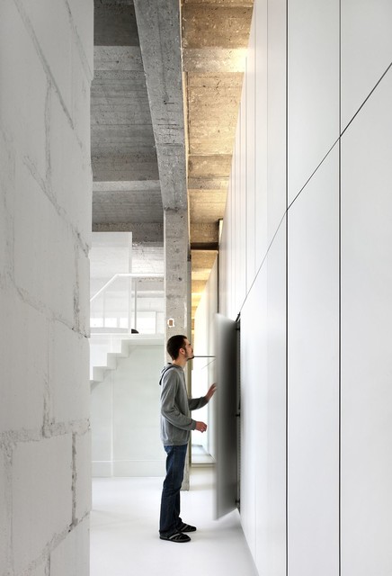 LOFT FOR moderno-recibidor-y-pasillo