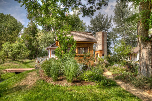 Entering the Inner Garden at Song Ranch lantlig-traedgaard