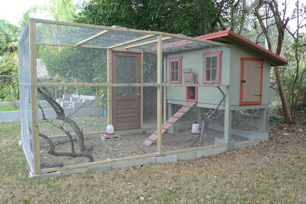 Photo of a contemporary shed and granny flat in Miami.