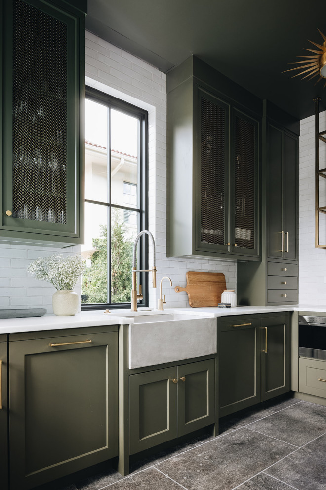 Example of a transitional home design design in Chicago