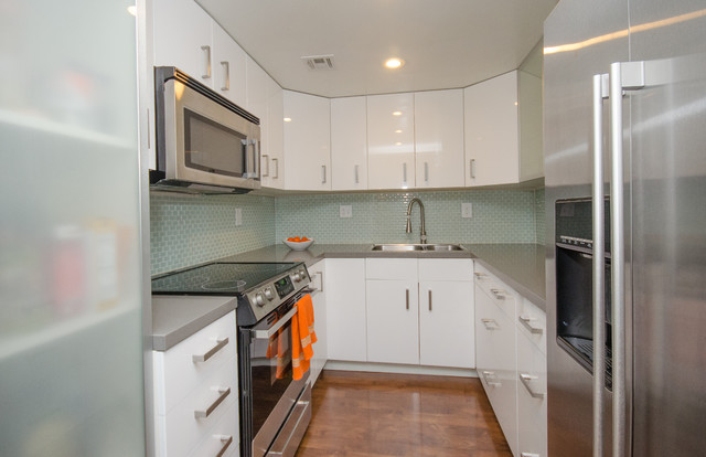 A Fresh & Contemporary Brickell Apartment &ndash; Miami, FL. south Florida Interior De contemporary-kitchen