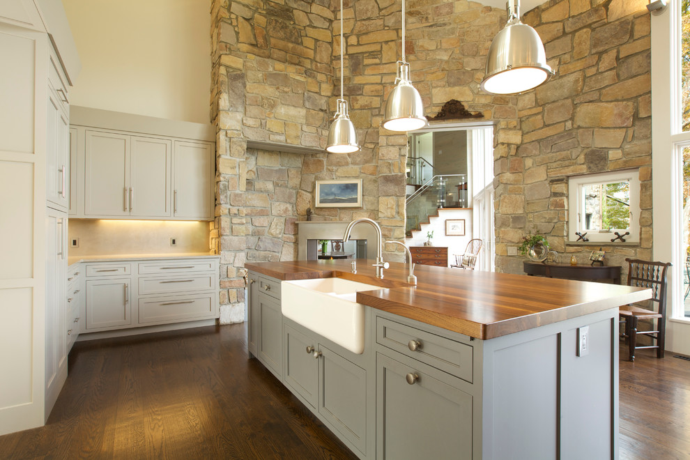 Kitchen - transitional kitchen idea in New York