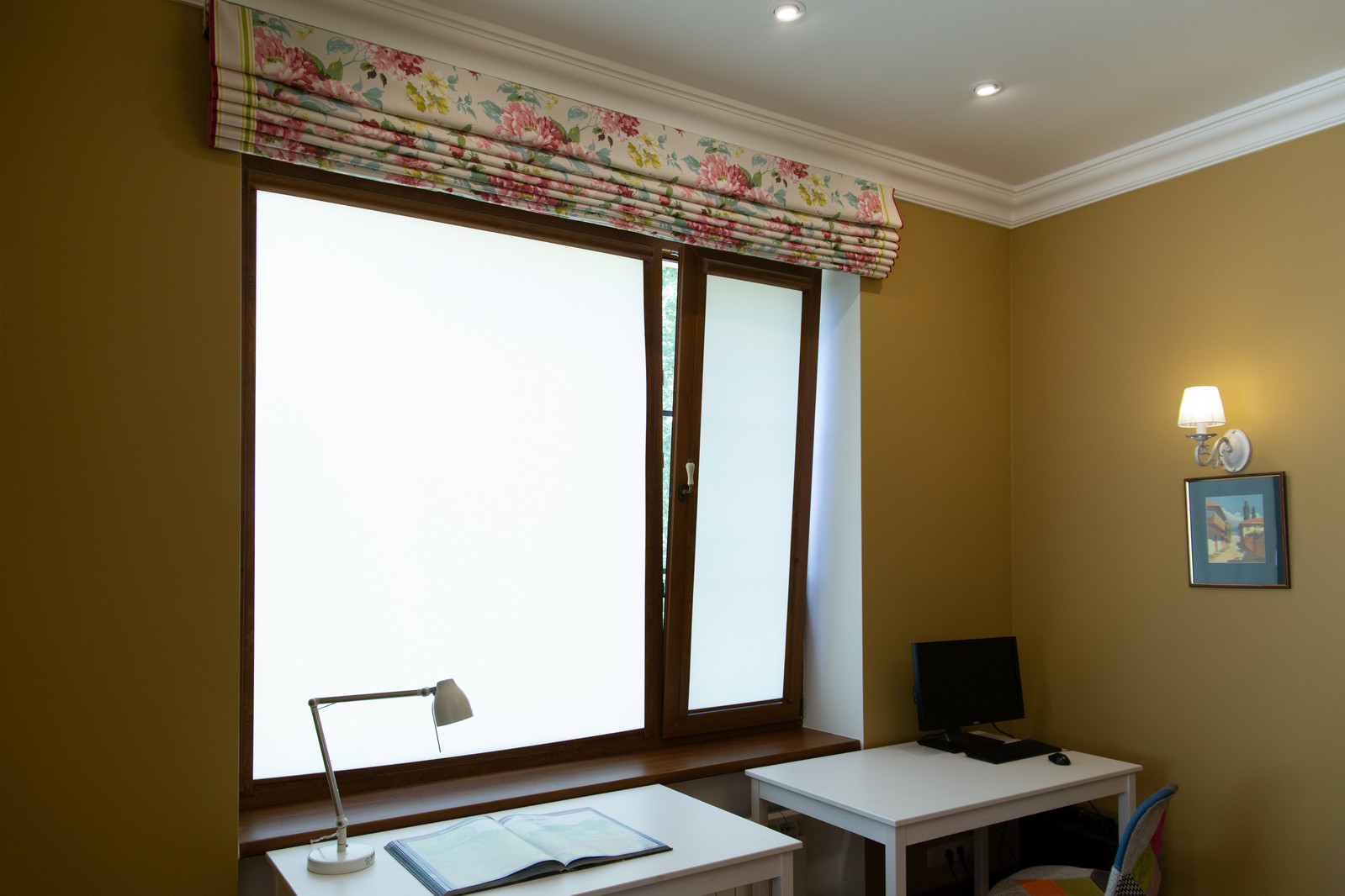 Миникассета в сочетании с римской шторой