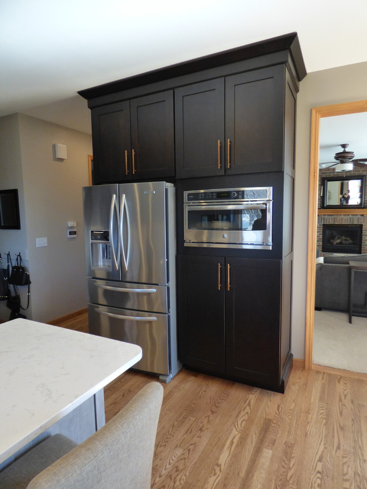 Example of a transitional home design design in Cedar Rapids