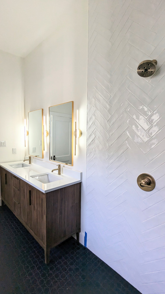 Example of a transitional home design design in Austin