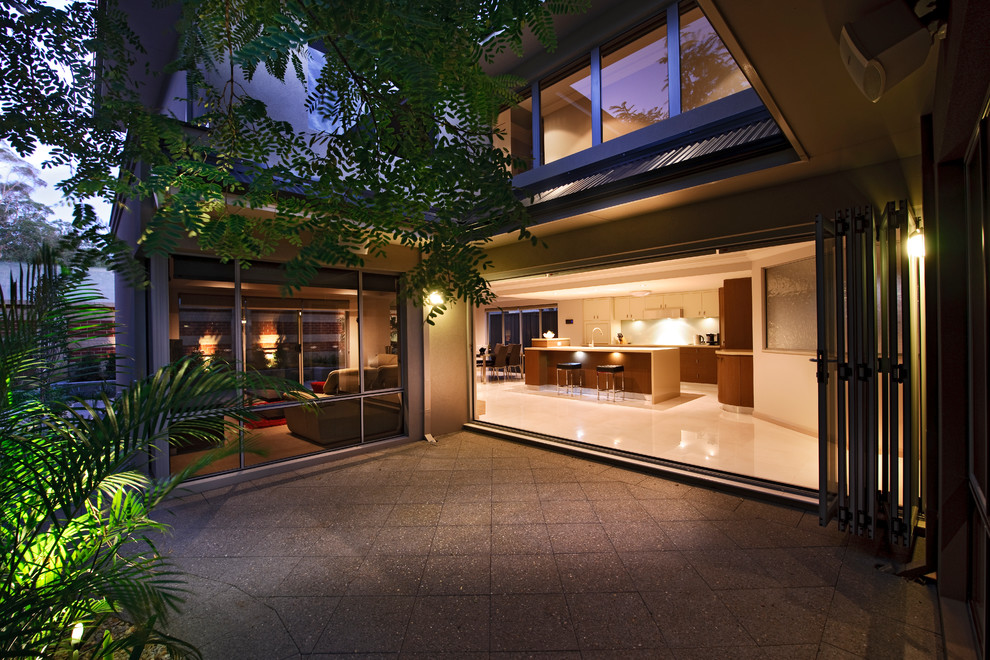 Contemporary patio in Perth.