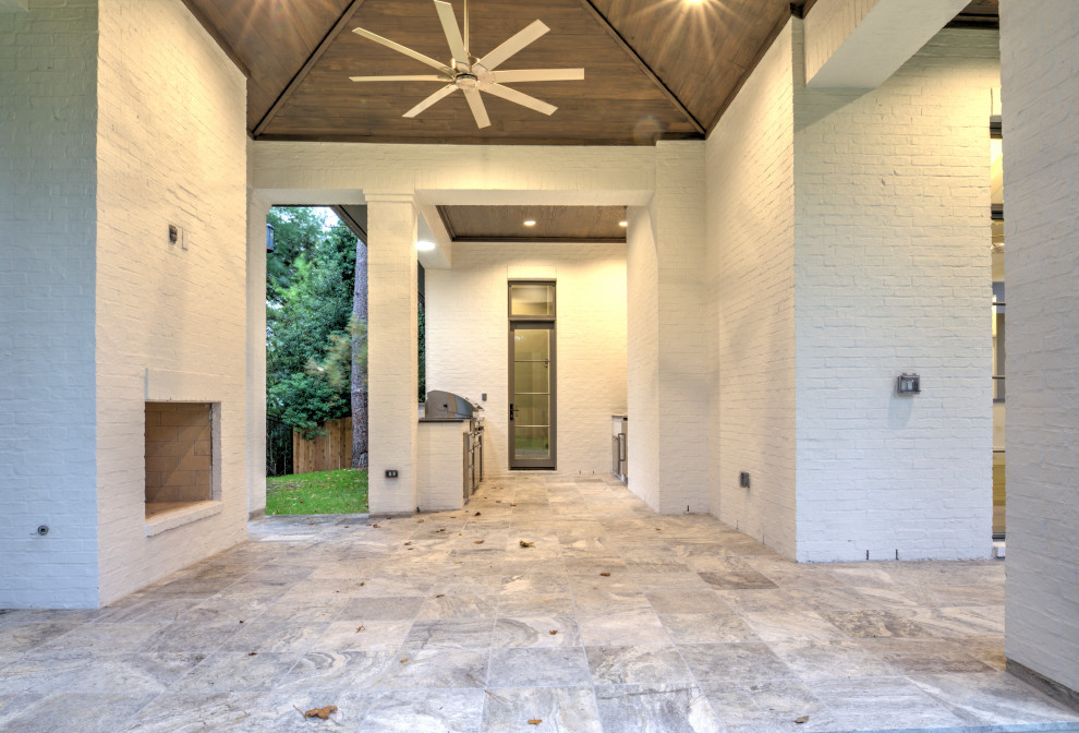 Inspiration for a transitional home design remodel in Houston