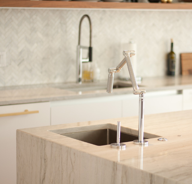 Residence in Kitsilano contemporaneo-cucina