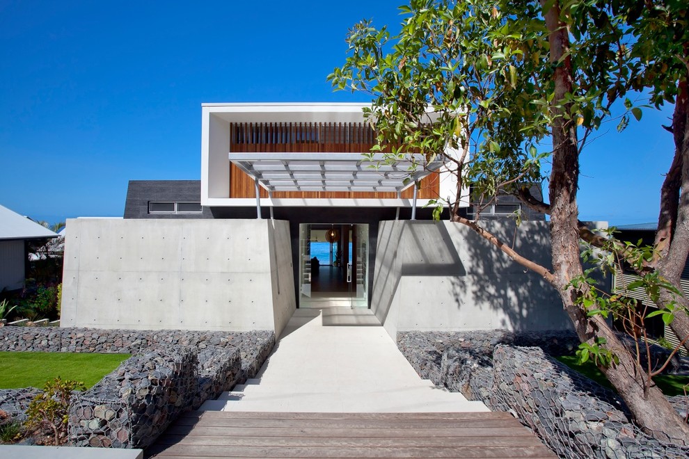 Inspiration for a large contemporary two-storey exterior in Sunshine Coast.