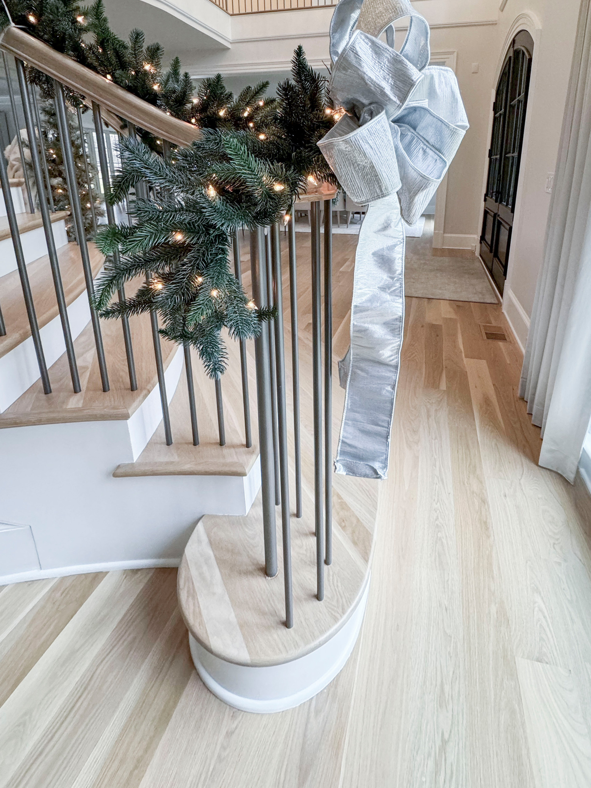 116_Elegant & Eye-catching Curved Staircase, Leesburg VA 20175