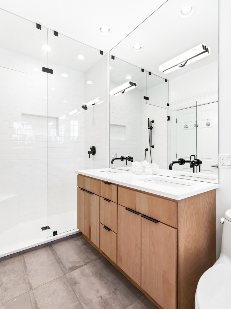 Design ideas for a contemporary bathroom in Chicago.