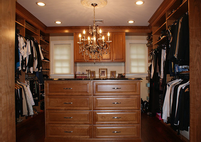 Walk-in Closet Cherry Wood