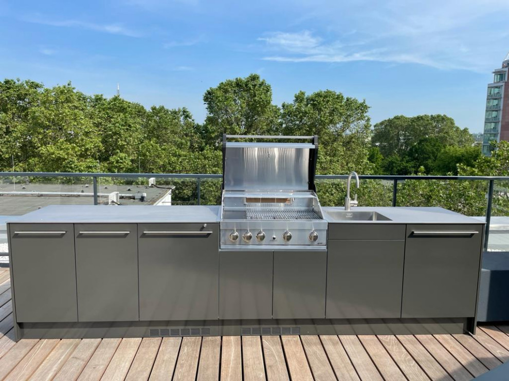 Inspiration for a large industrial roof terrace in Frankfurt with an outdoor kitchen and no cover.