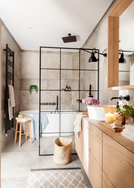 VIVIENDA CON TERRAZA EN VITORIA coastal-bathroom