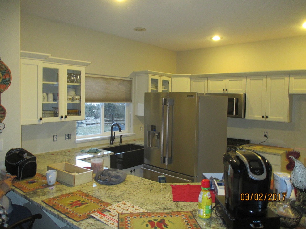 Kitchen - transitional kitchen idea in Denver