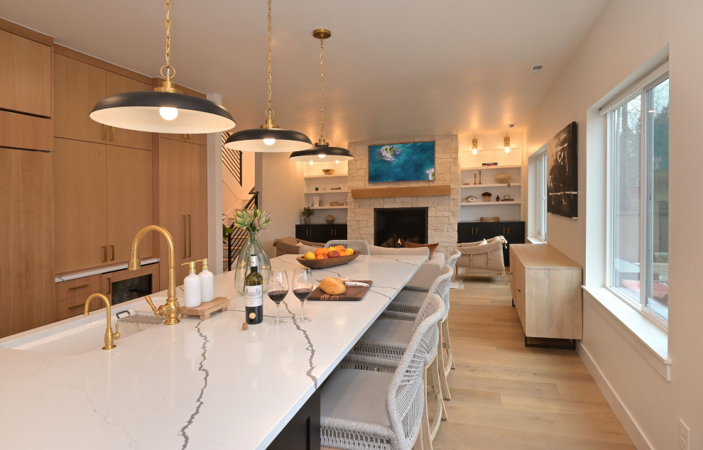 Kitchen - transitional kitchen idea in Seattle