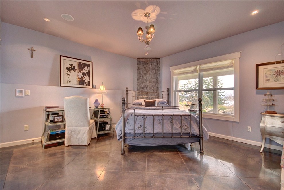 Large country guest bedroom in Seattle with purple walls, concrete floors and multi-coloured floor.