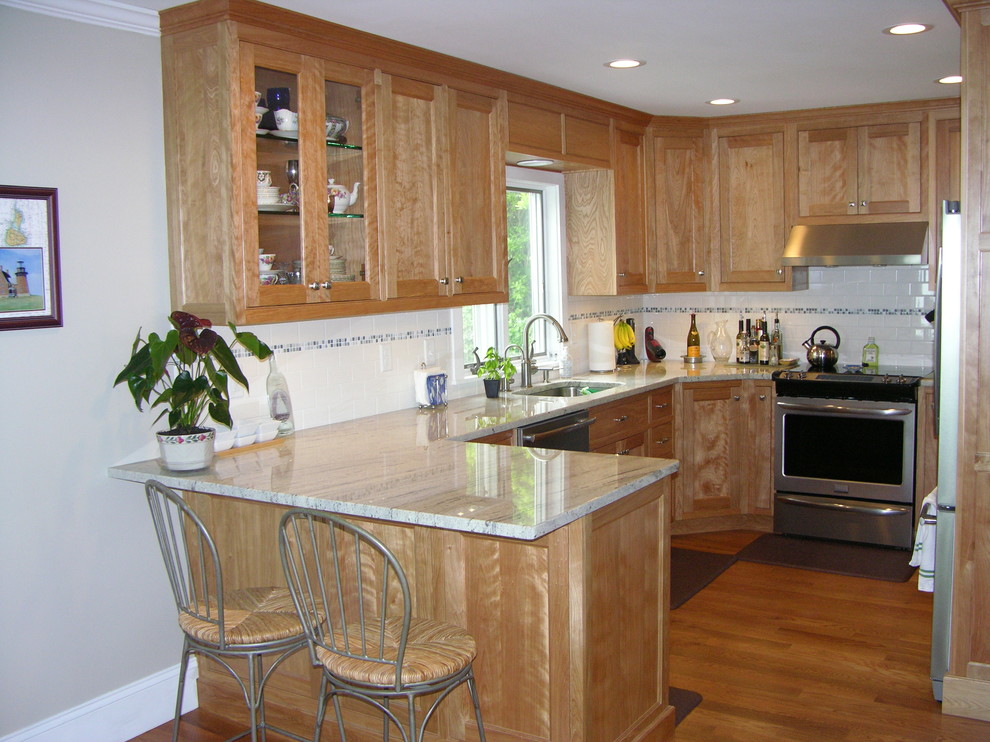 Design ideas for a traditional kitchen in Bridgeport.