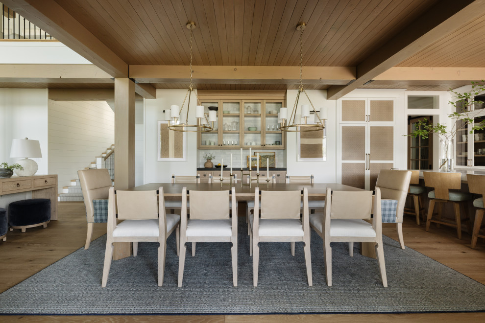 Payette Lake Home - Dining area with bar on back wall.