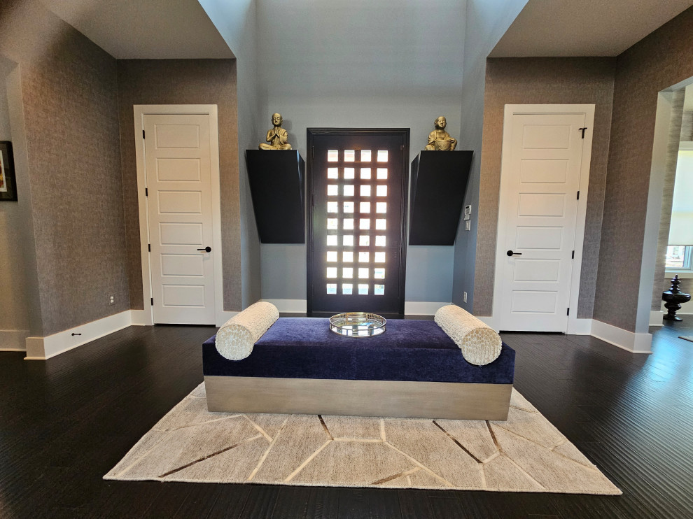 Transitional entryway photo in Indianapolis