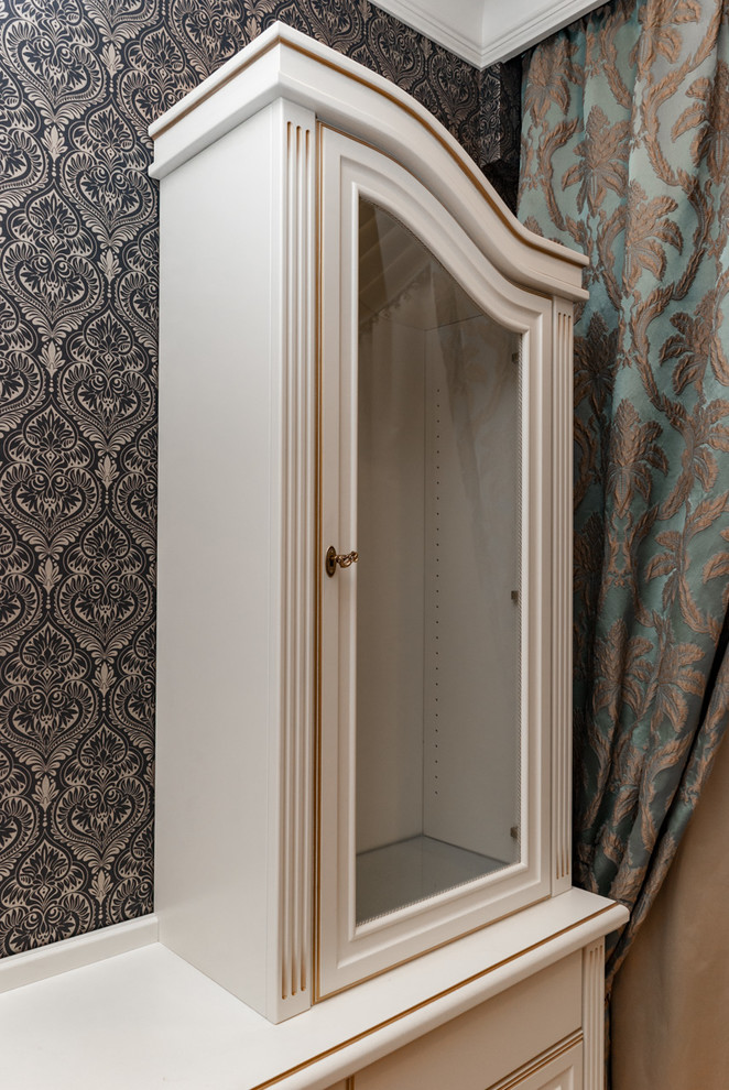 Комод в столовой