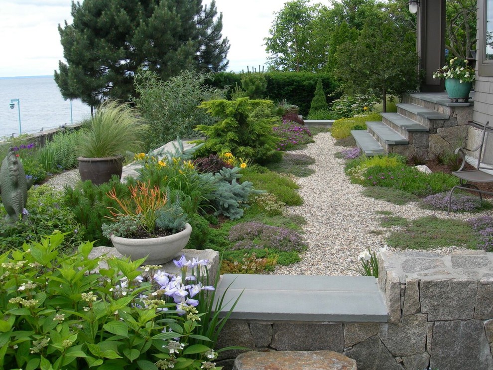 Mid-sized traditional backyard shaded formal garden in New York with a garden path and gravel.