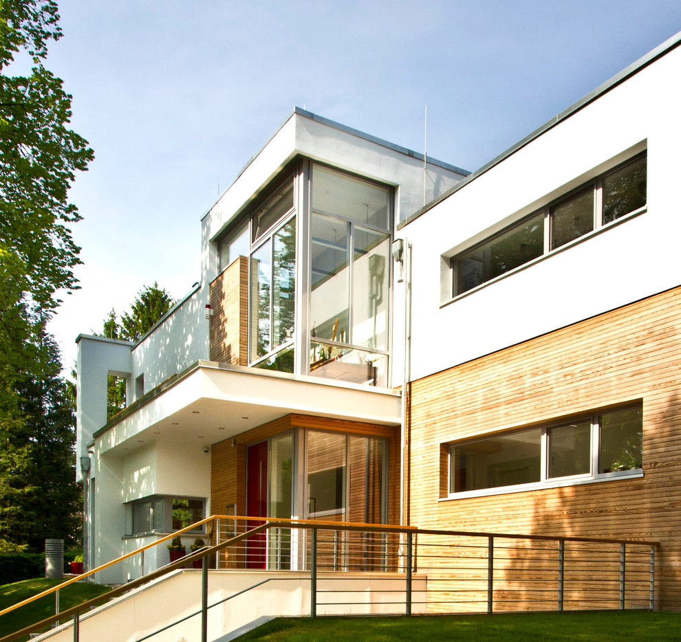 This is an example of a modern exterior in Hamburg.