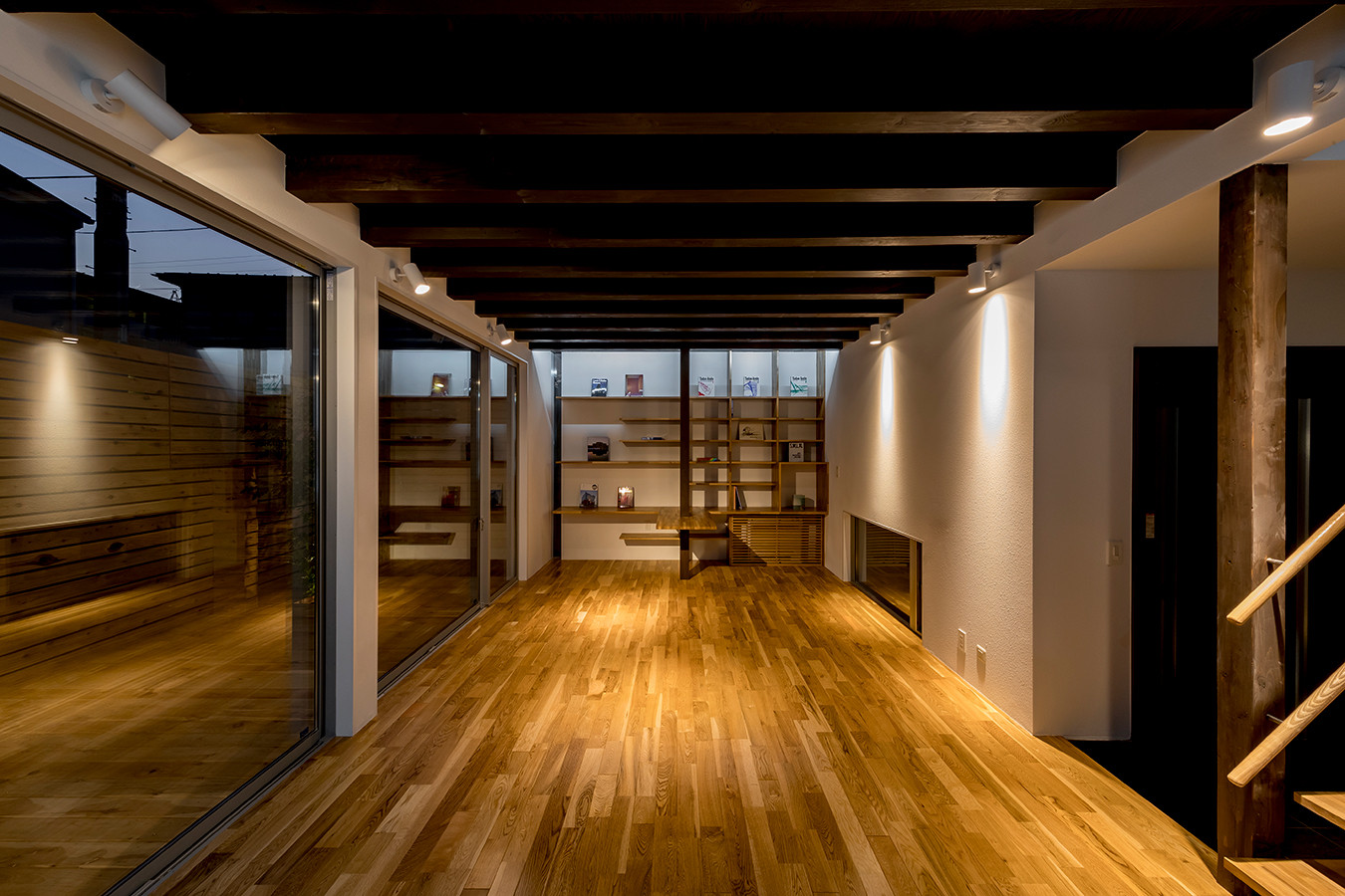 おしゃれなリビング 黒い天井 のインテリア画像 75選 22年3月 Houzz ハウズ