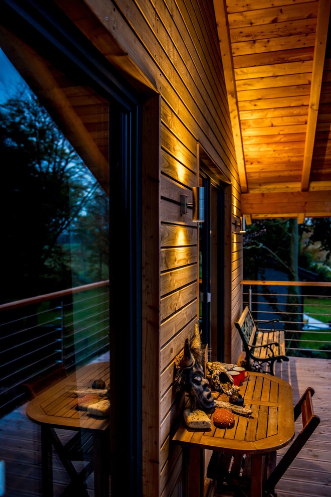 Kleine, Überdachte Landhaus Terrasse in Hamburg