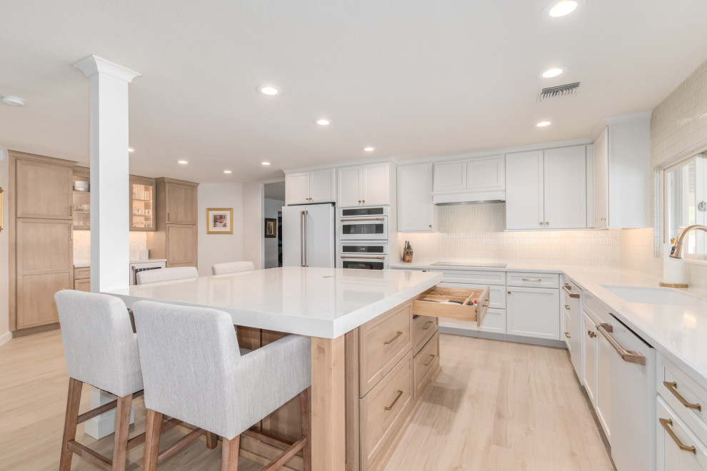 Kitchen - transitional kitchen idea in Phoenix