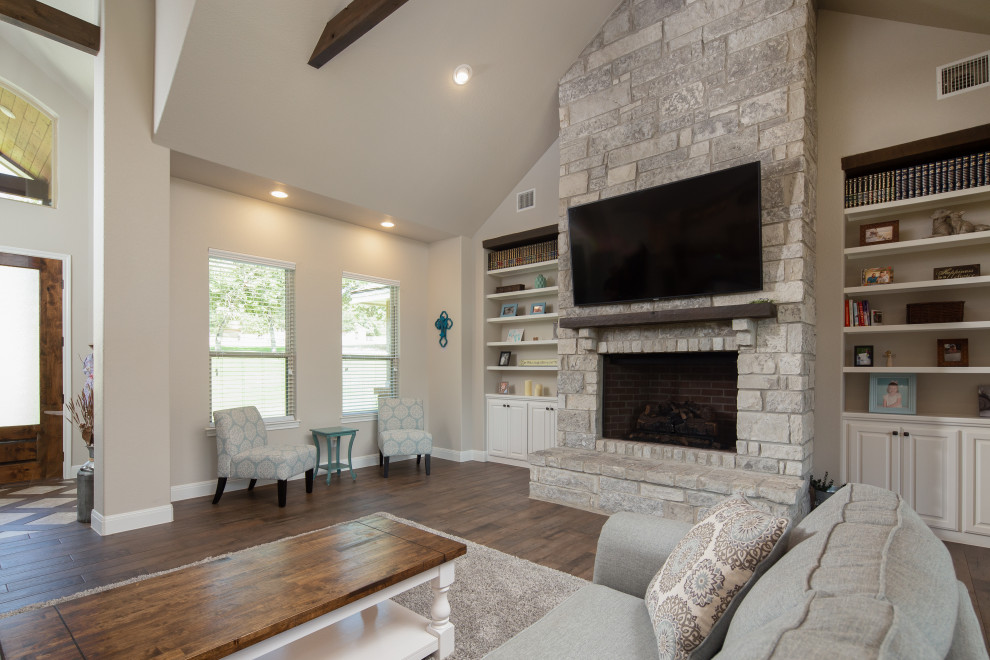 Inspiration for a rustic home design remodel in Austin