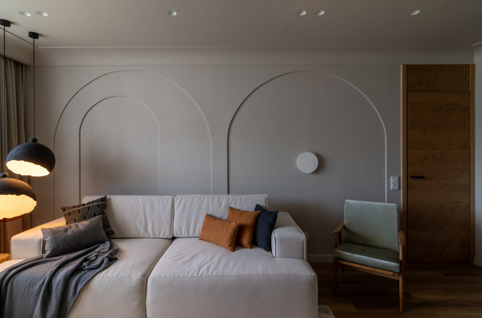 Солнце, арки и осиное гнездо в гостиной