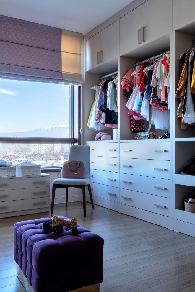 Квартира в Алматы, 4-х комнатная