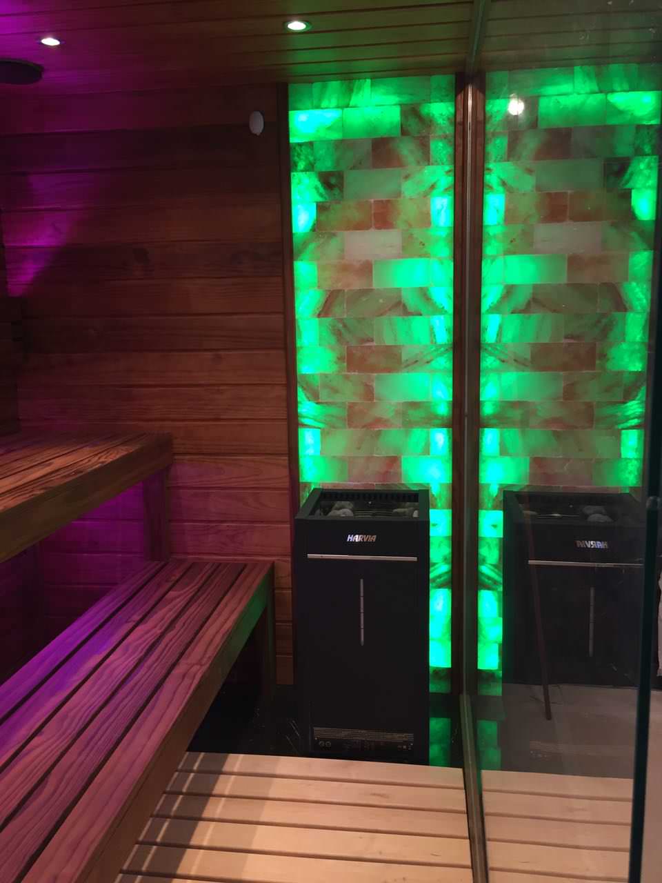 Сауна со стеклянным фасадом