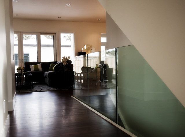Piano White contemporaneo-salon