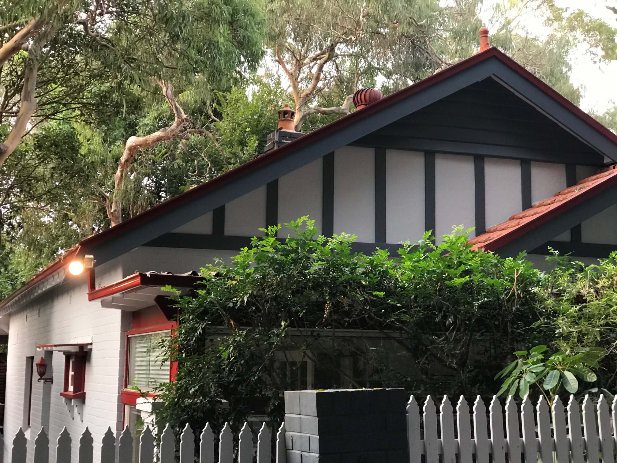 EXTERIOR AND INTERIOR BRONTE CALIFORIAN BUNGALOW