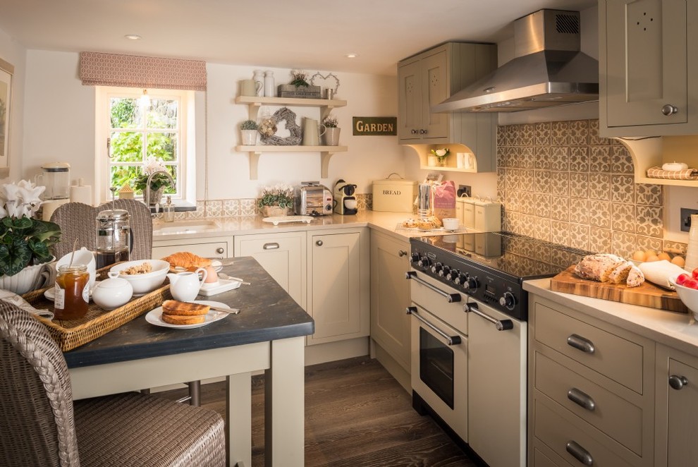 Design ideas for a small traditional l-shaped eat-in kitchen in Devon with an integrated sink, shaker cabinets, beige cabinets, laminate benchtops, multi-coloured splashback, ceramic splashback, coloured appliances, medium hardwood floors and brown floor.