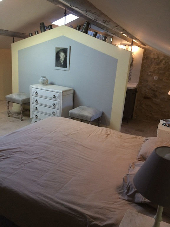 une maison avec piscine à Uzes