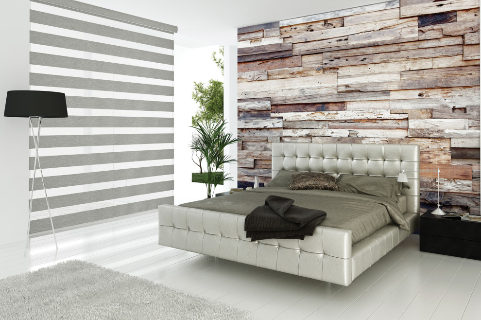 Foto de dormitorio principal minimalista de tamaño medio sin chimenea con paredes blancas, suelo de madera pintada y suelo blanco