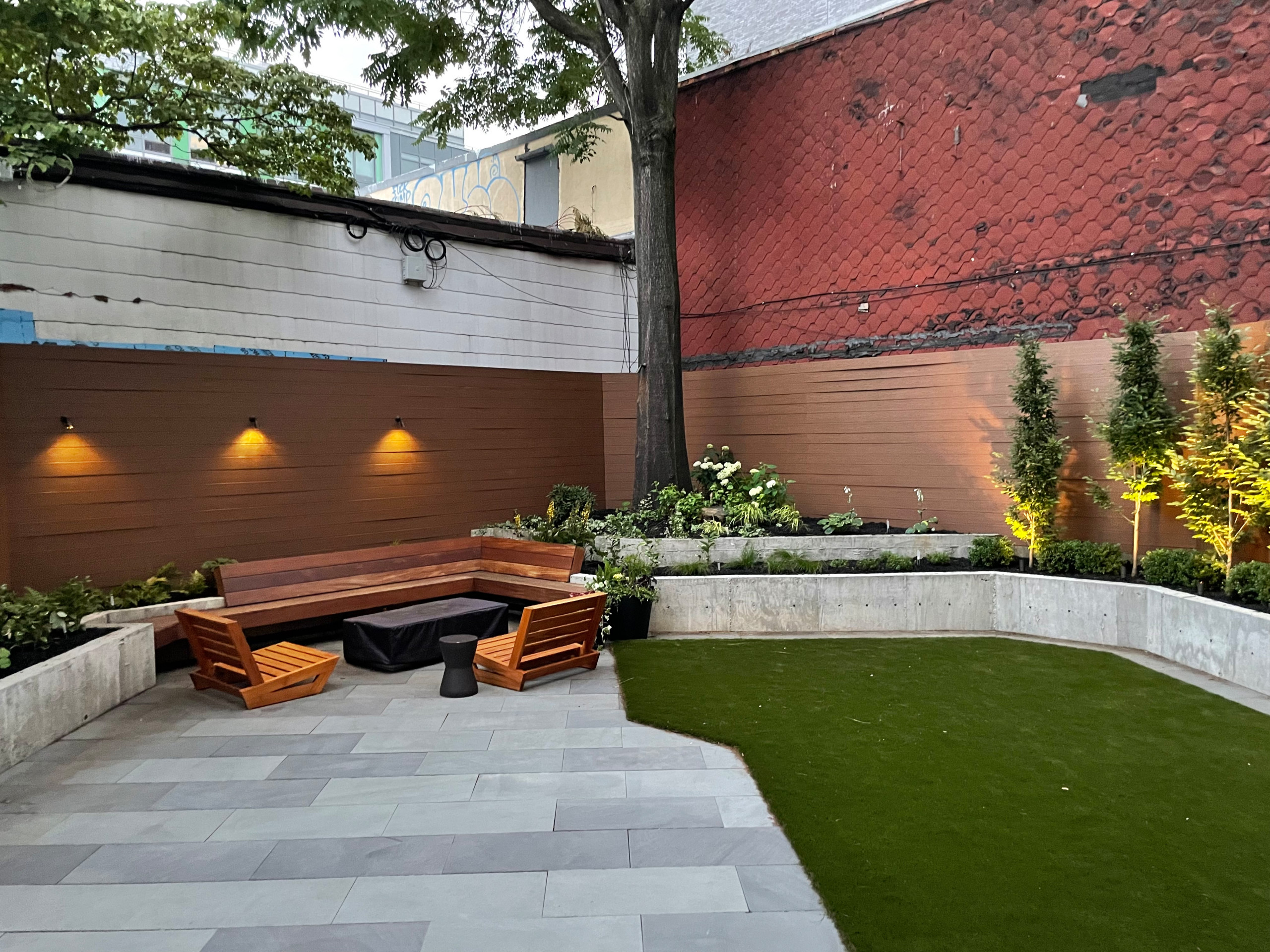 Garden low voltage lighting