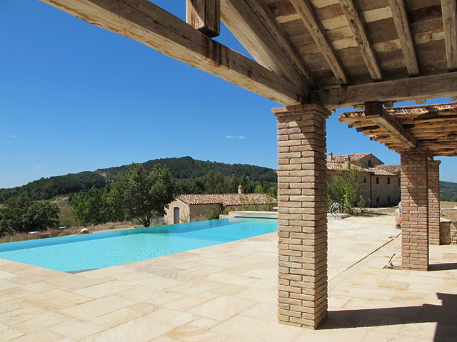 Ristrutturazione Monte Castro casa-de-campo-terraza-y-balcon