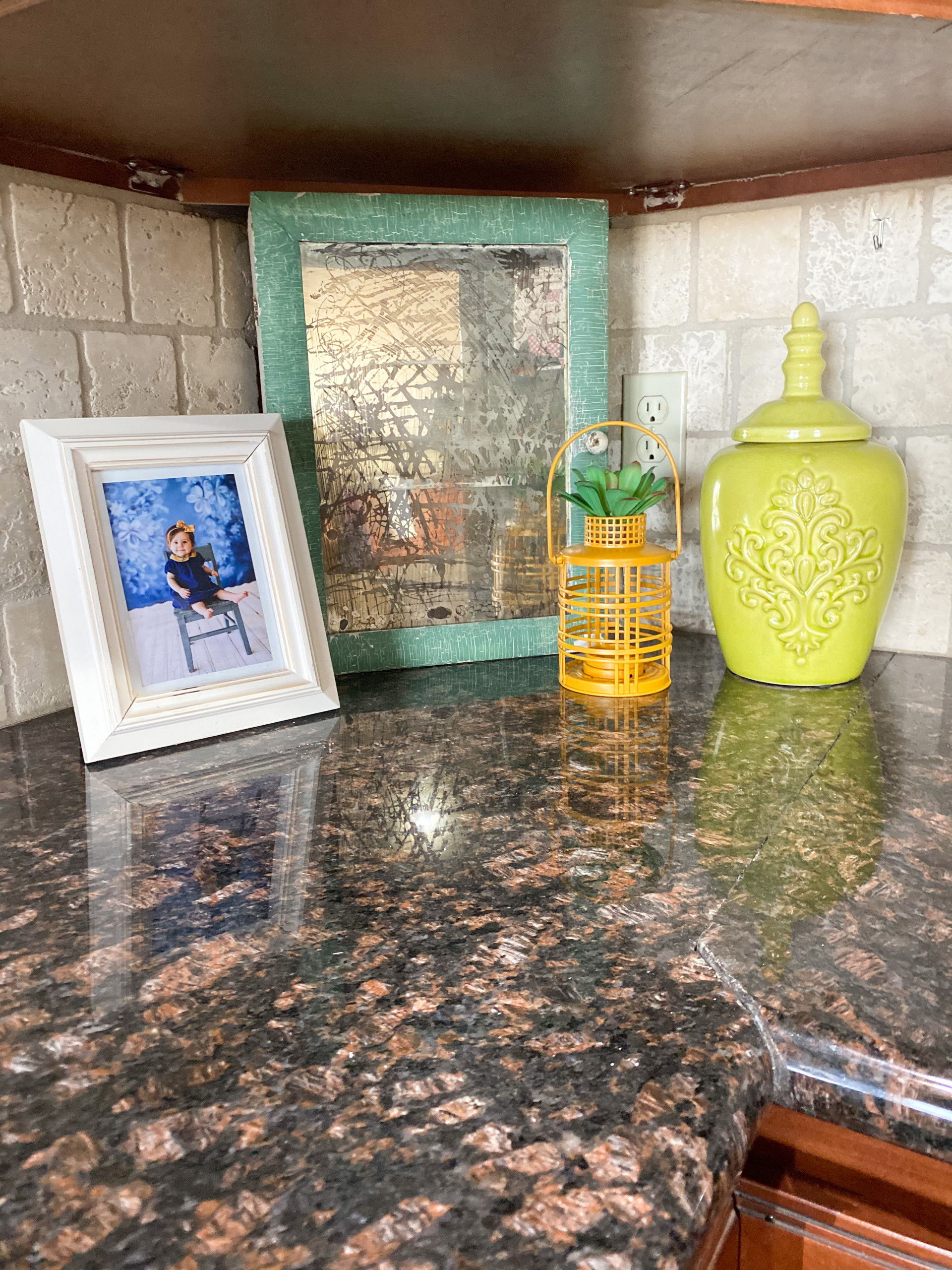 Brightly Colored Kitchen Decoration