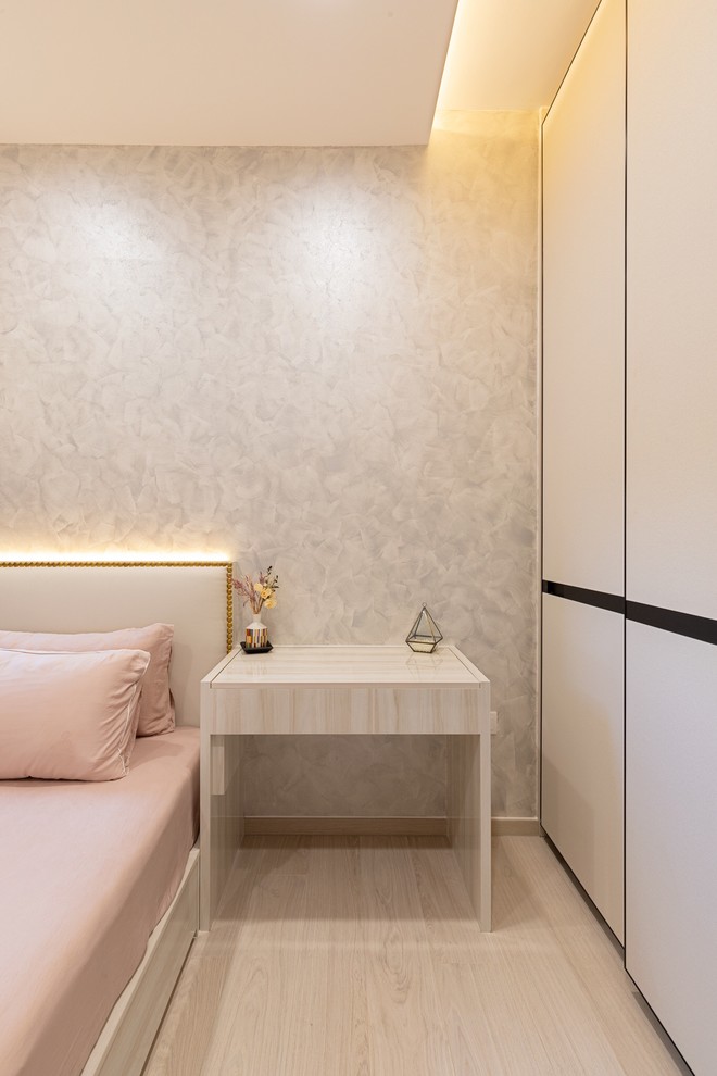 This is an example of a modern bedroom in Singapore.