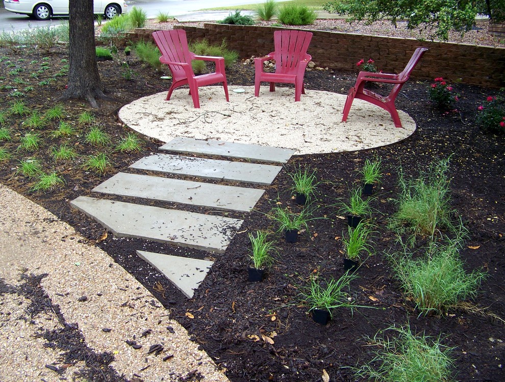 Photo of a modern landscaping in Austin.