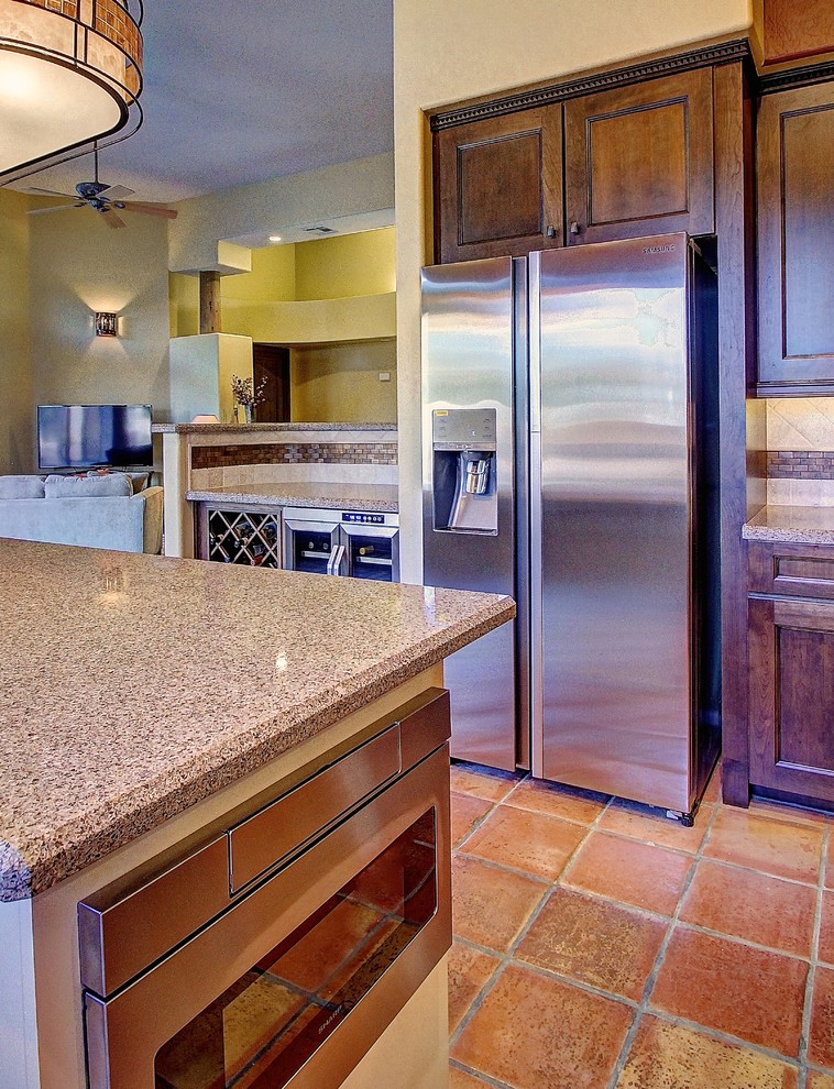 Transitional kitchen photo in Phoenix