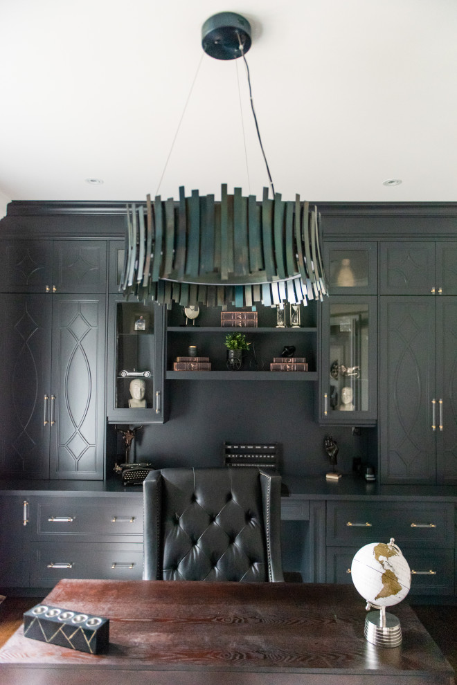 Transitional home design photo in Toronto