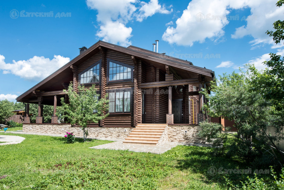 Деревянный дом из оцилиндрованного бревна ОБ-300-31 (Вятский Дом)