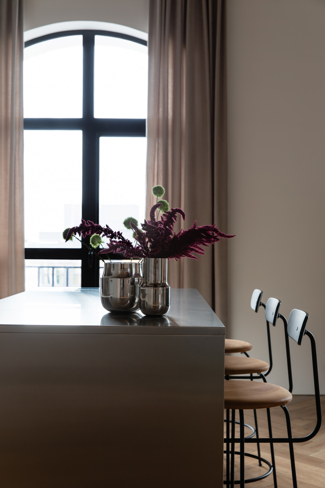 Минималистичная квартира в лофт-апартаментах в Москве