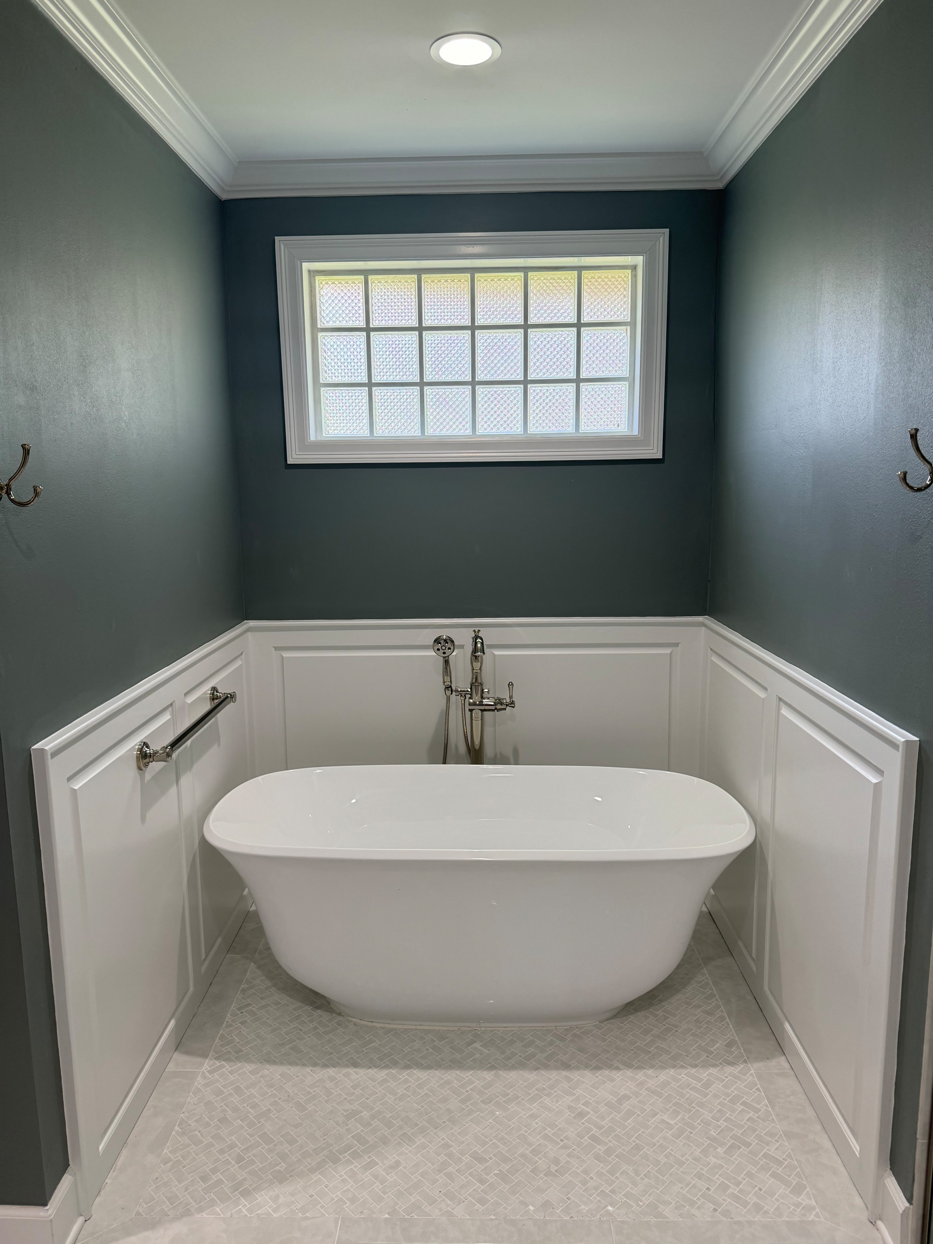 Bathroom - transitional bathroom idea in New Orleans