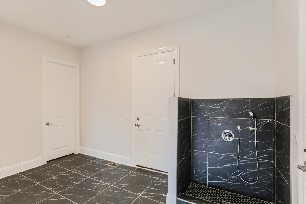 Inspiration for a transitional mudroom remodel in Chicago